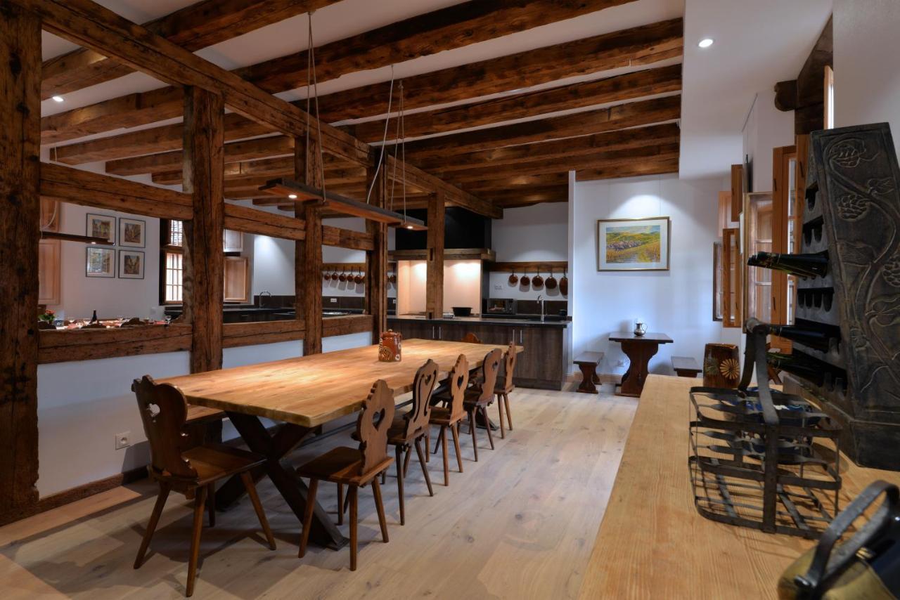 Domaine La Cour Des Nobles - Demeure, Maison Et Appartements Au Coeur De Riquewihr Zewnętrze zdjęcie